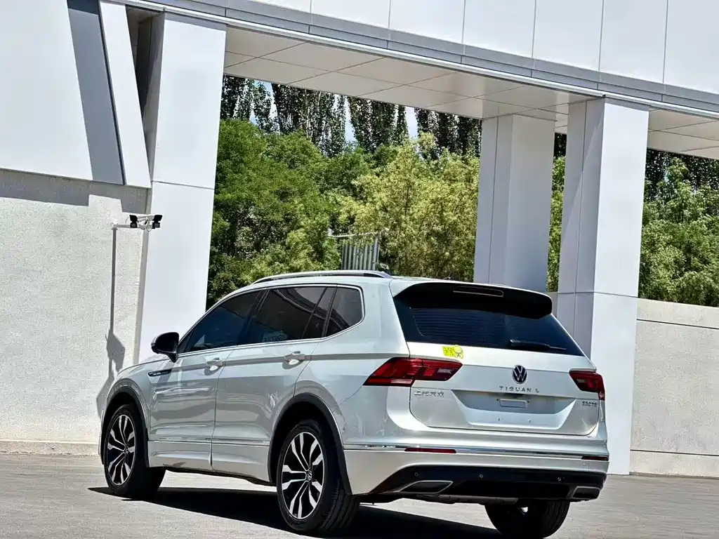 Volkswagen Tiguan L 2021 — фото 9