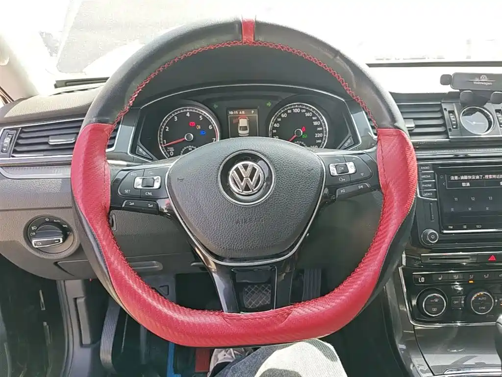 Volkswagen Passat 2018 — фото 11