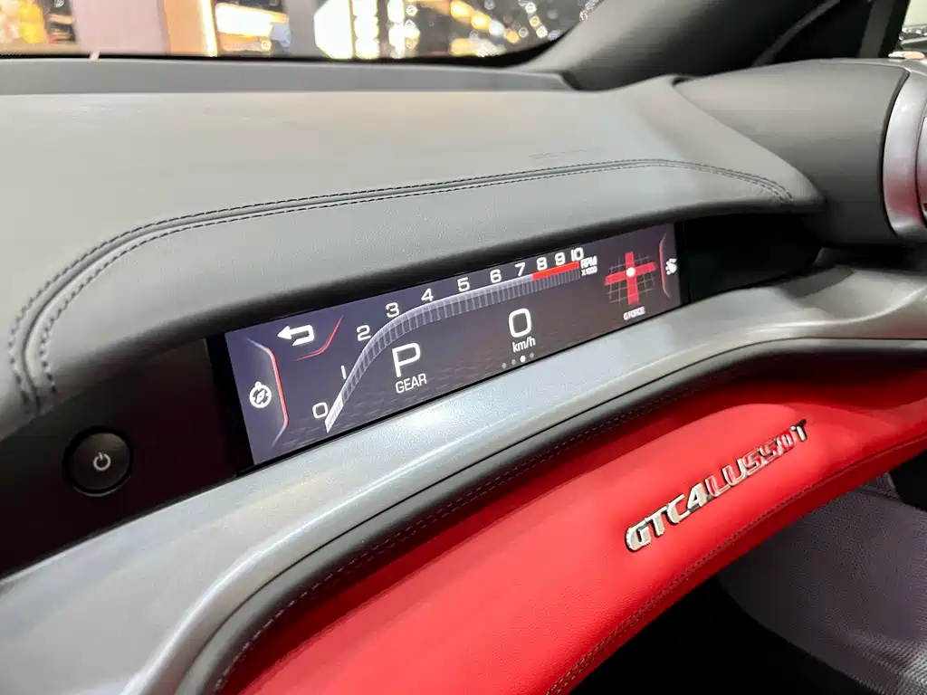 Ferrari GTC4Lusso 2018 — фото 13