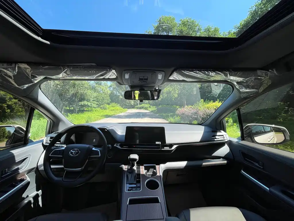 Toyota Granvia 2026