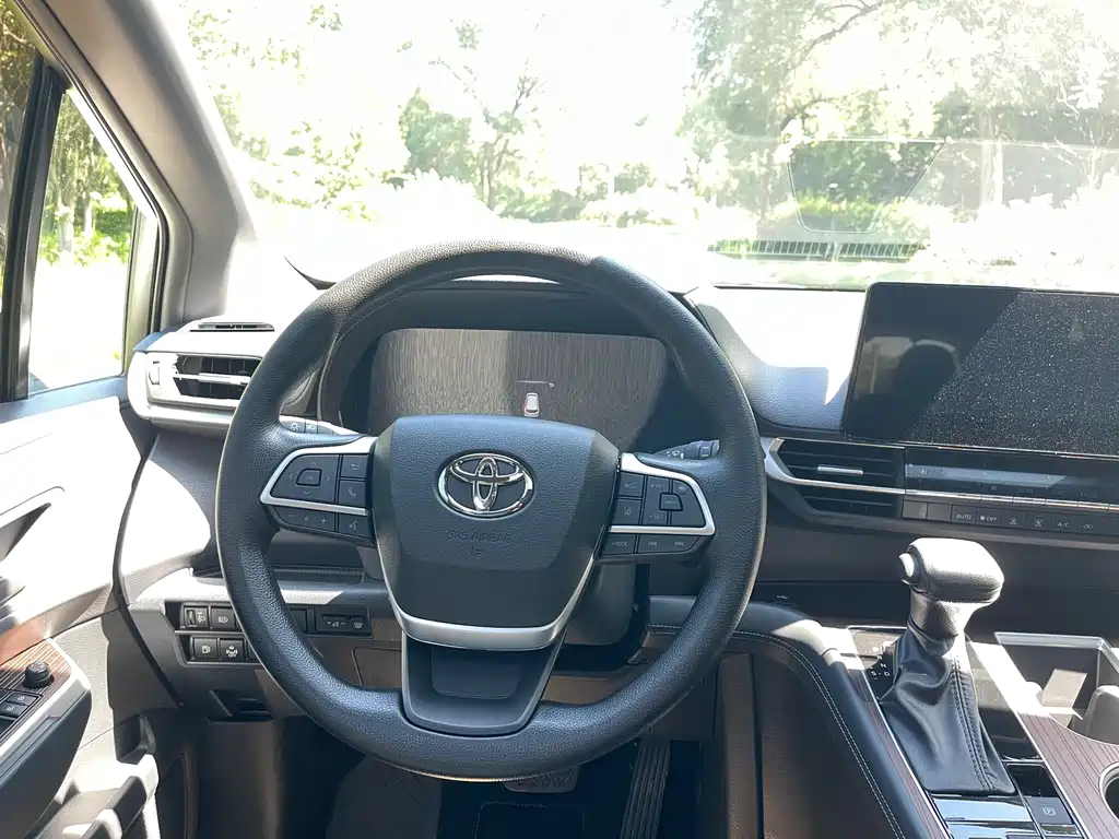 Toyota Granvia 2026