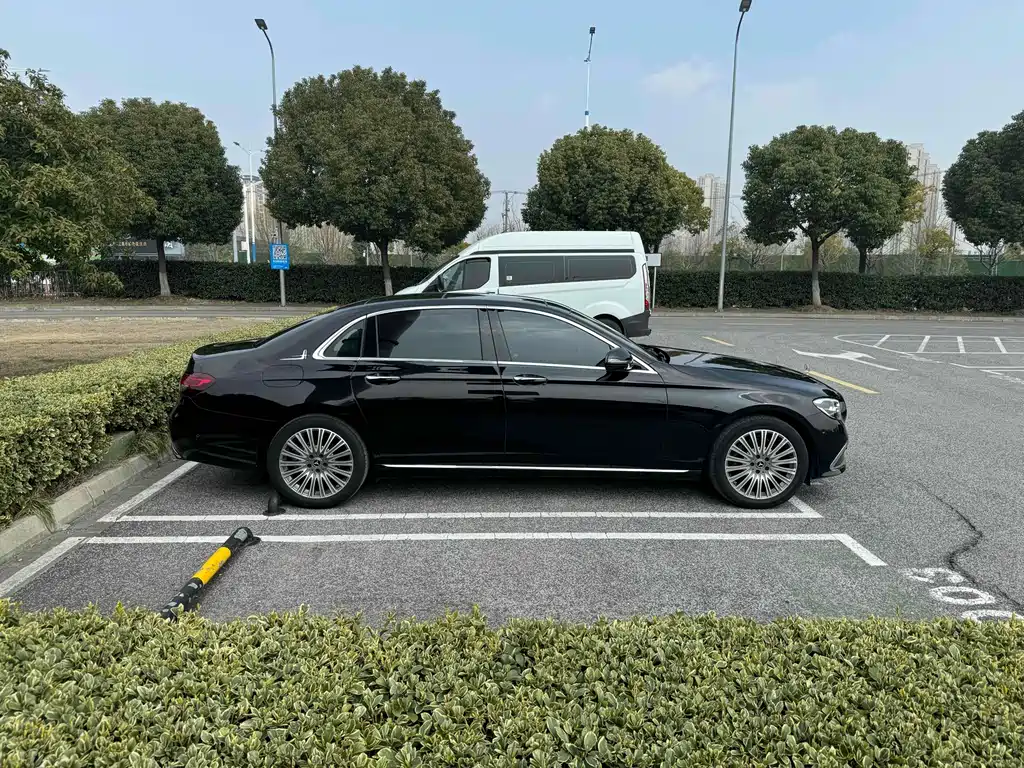 Mercedes-Benz E-Class 2023
