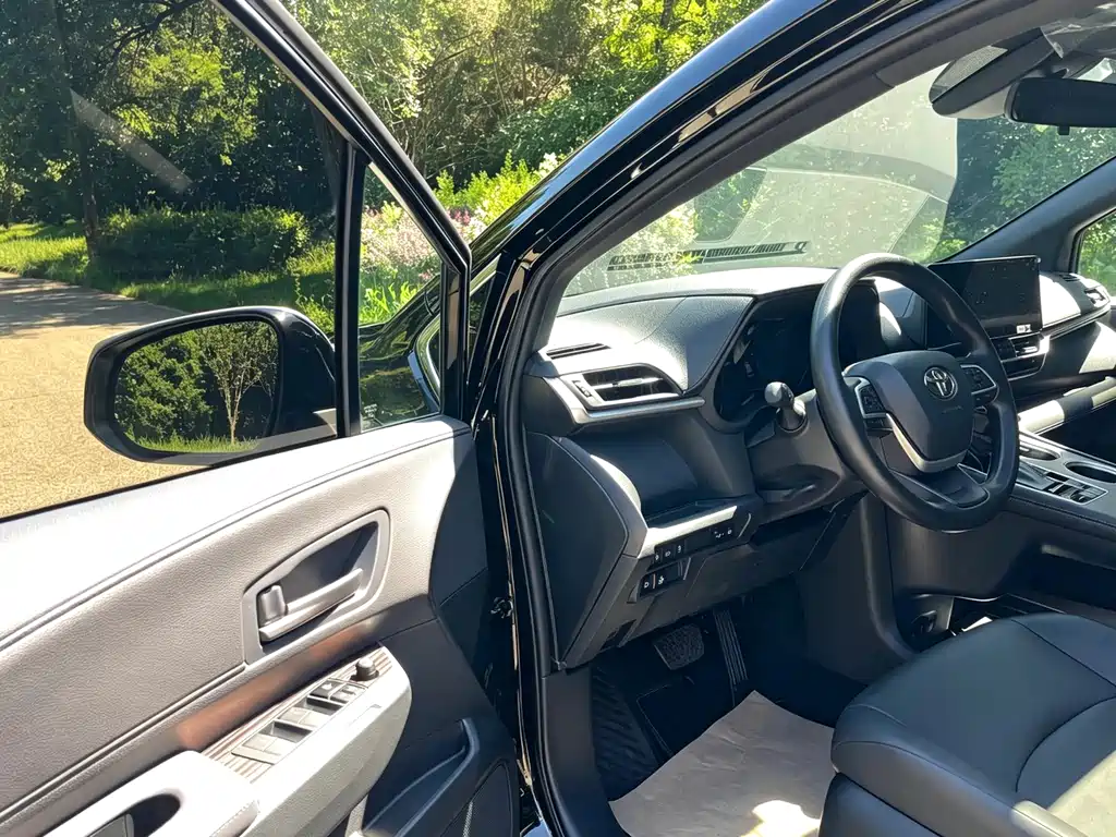 Toyota Granvia 2026
