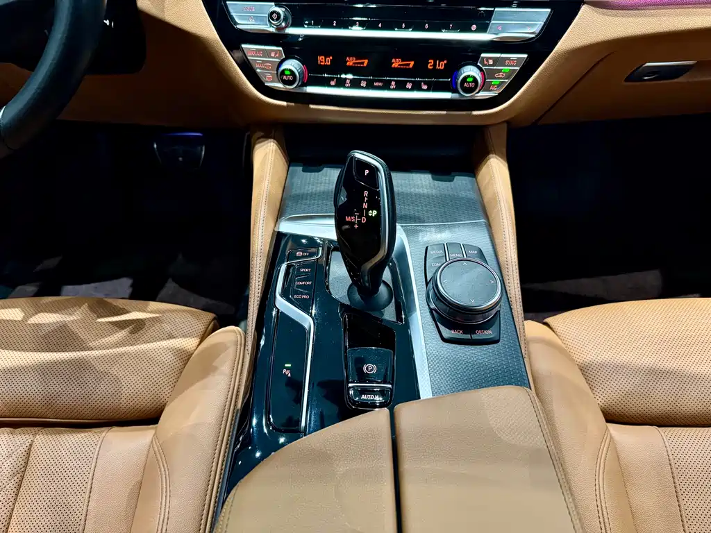 BMW 5 Series 2023 — фото 11