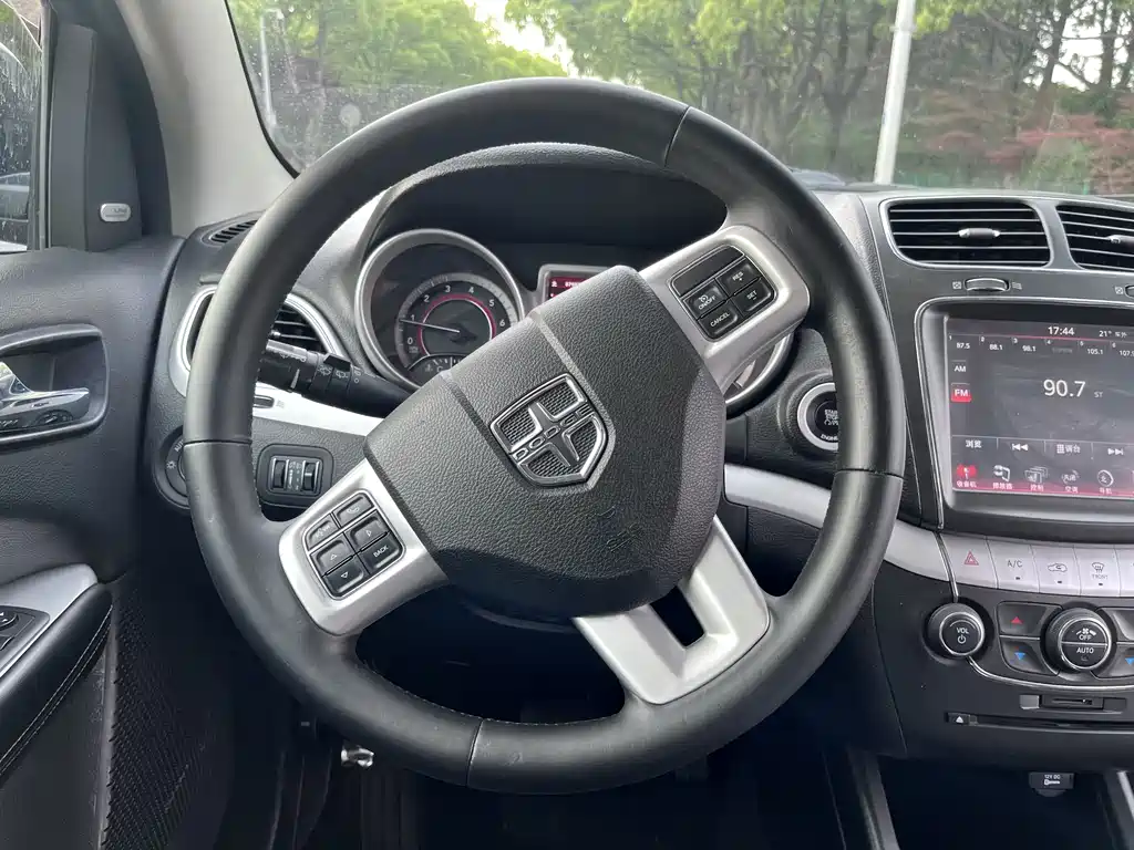 Dodge Journey 2014 — фото 10