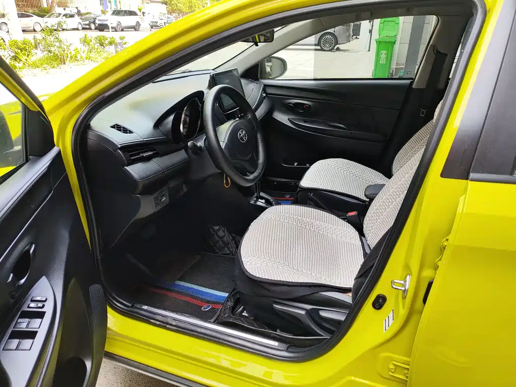 Toyota Yaris L 2021 — фото 4