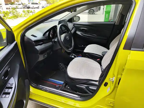 Toyota Yaris L 2021