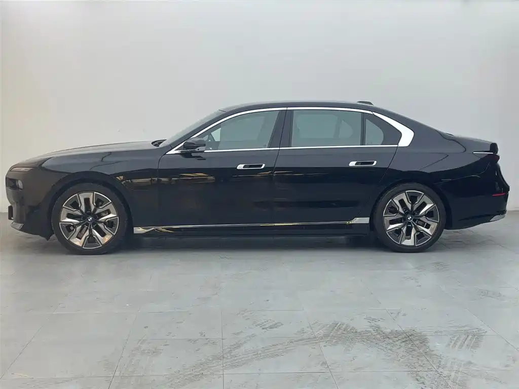 BMW i7 2025 — фото 3