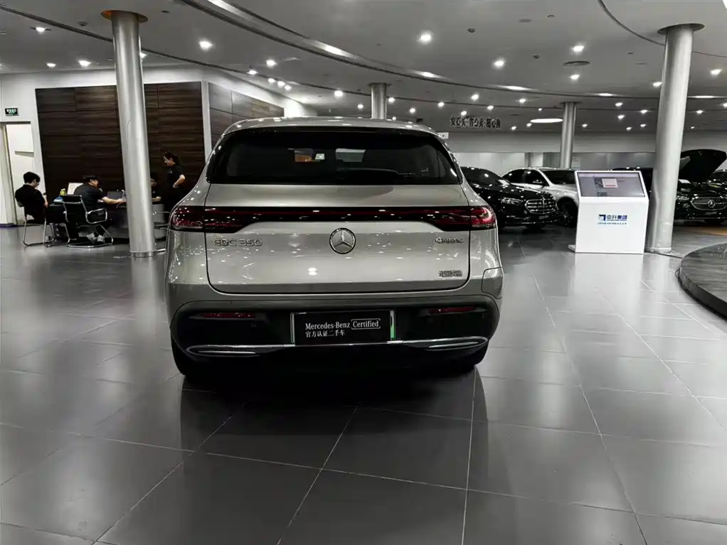 Mercedes-Benz EQC 2023 — фото 4