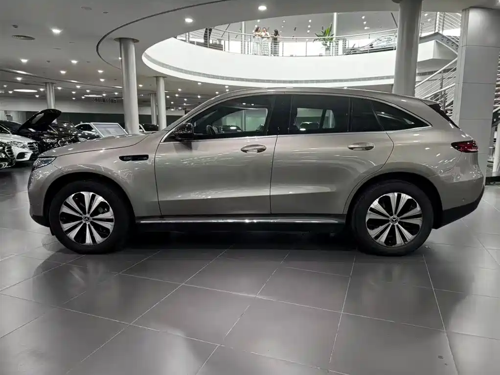 Mercedes-Benz EQC 2023 — фото 2