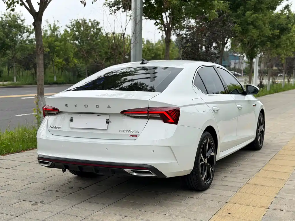 Skoda Octavia 2023 — фото 20