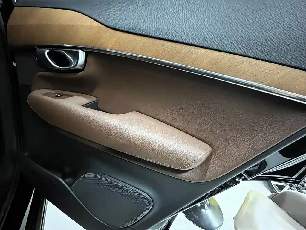 Volvo XC90 2022 — фото 19