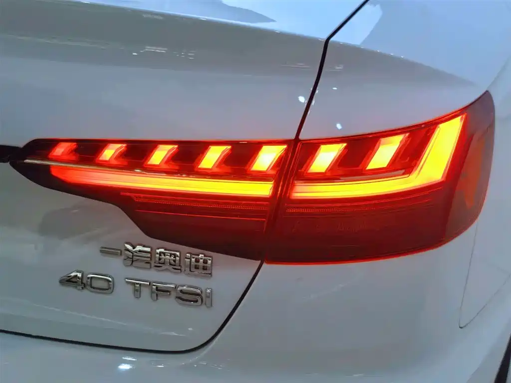 Audi A4L 2024 — фото 7