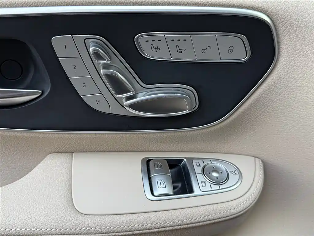 Mercedes-Benz V-Class 2023 — фото 16