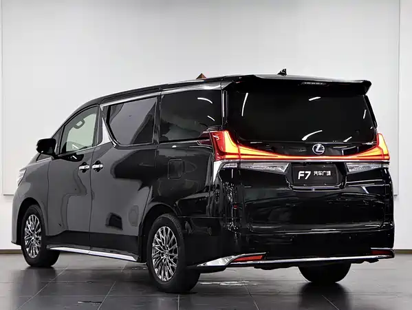 Lexus LM 2020