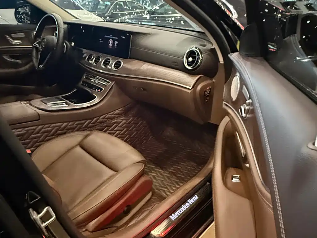 Mercedes-Benz E-Class 2022 — фото 13