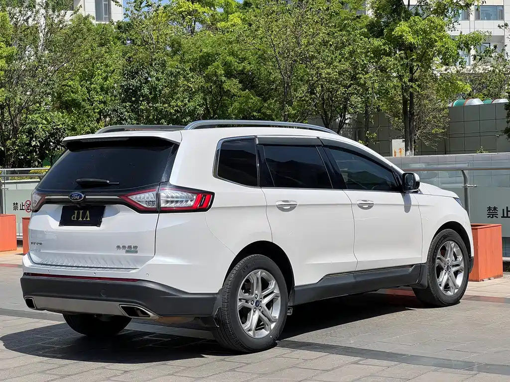 Ford Edge 2019 — фото 18