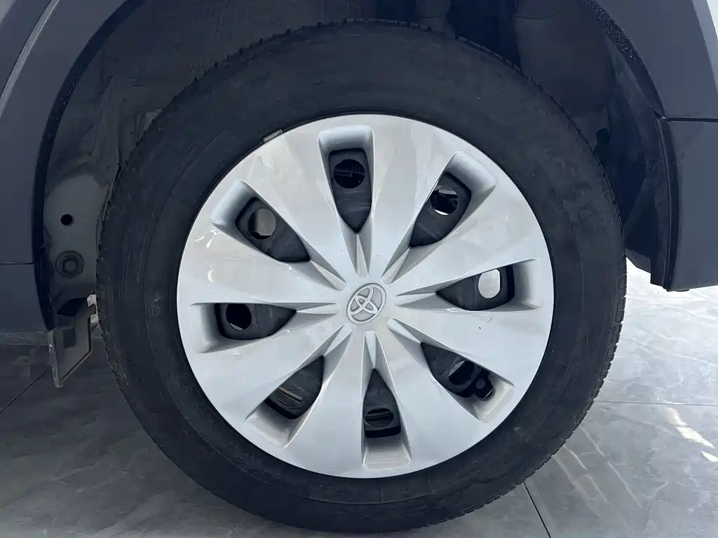 Toyota Yaris L 2022 — фото 15