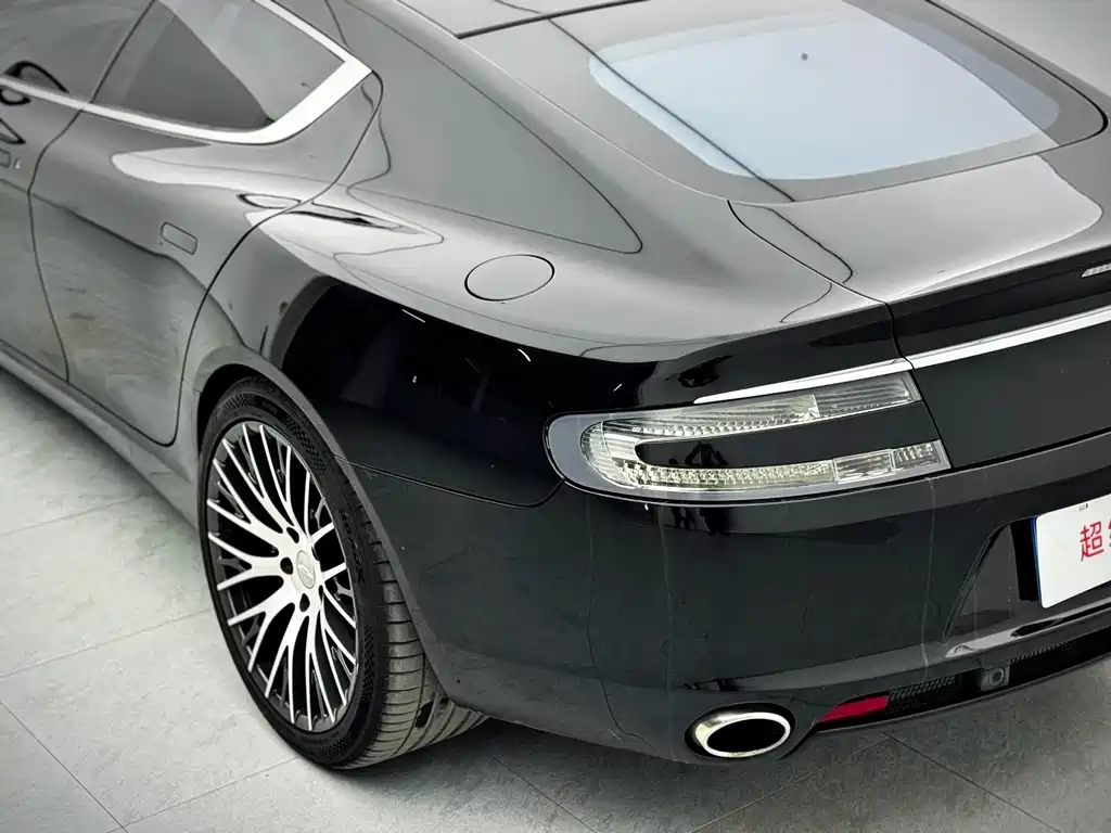 Aston Martin Rapide 2011 — фото 14
