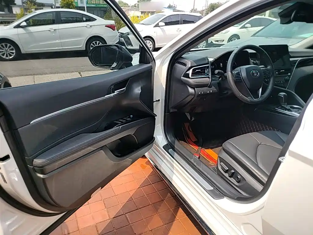 Toyota Camry 2023 — фото 16