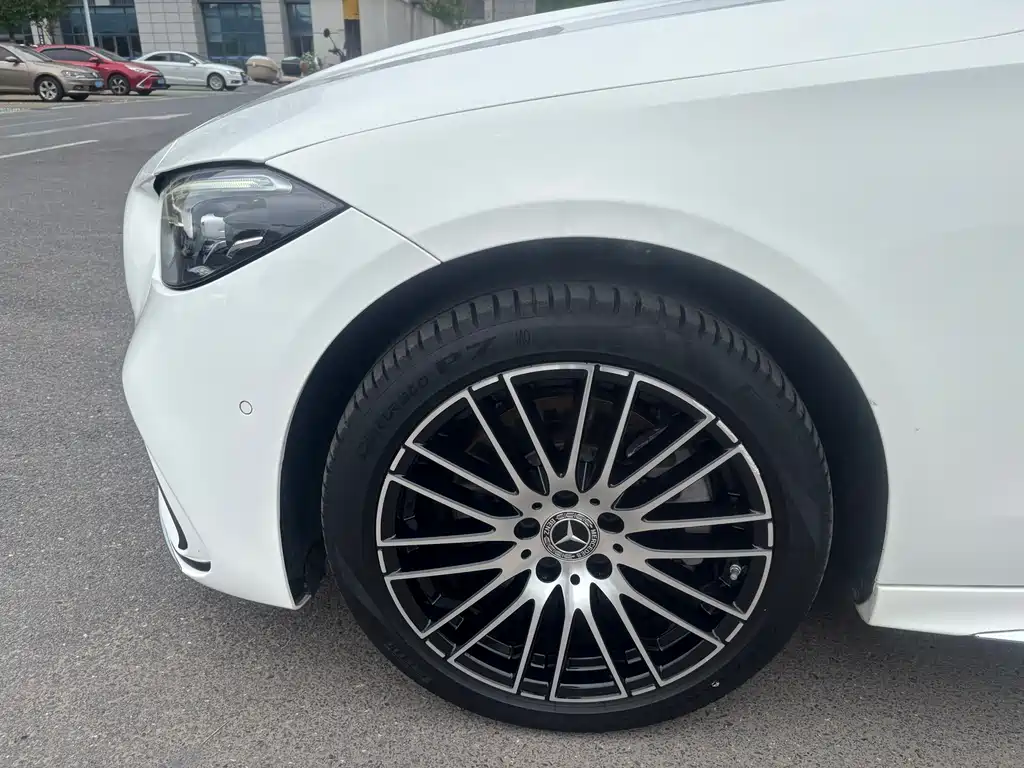 Mercedes-Benz C-Class 2023 — фото 3