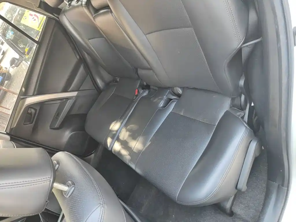 Toyota RAV4 2016 — фото 17