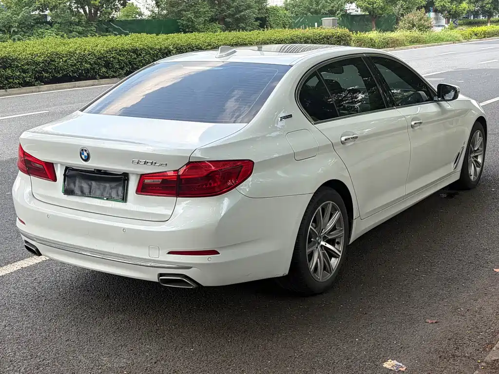 BMW 5 Series New Energy 2018 — фото 7