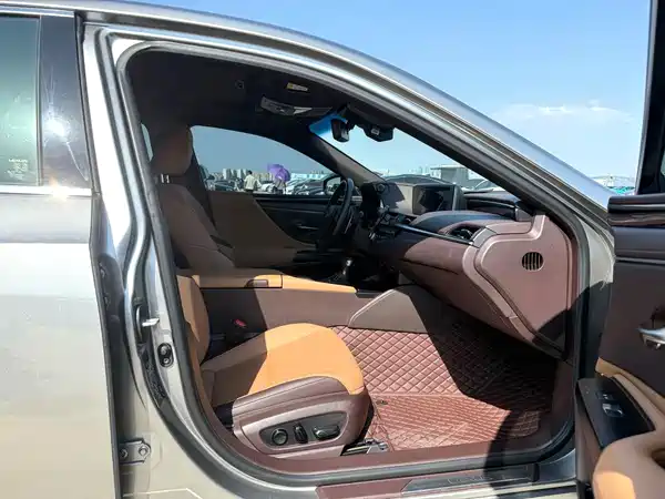 Lexus ES 2021