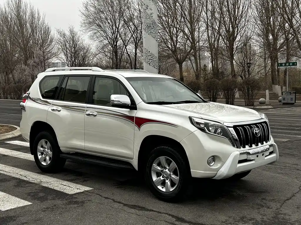 Toyota Prado 2015 — фото 1