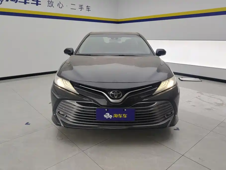 Toyota Camry 2018 — фото 2