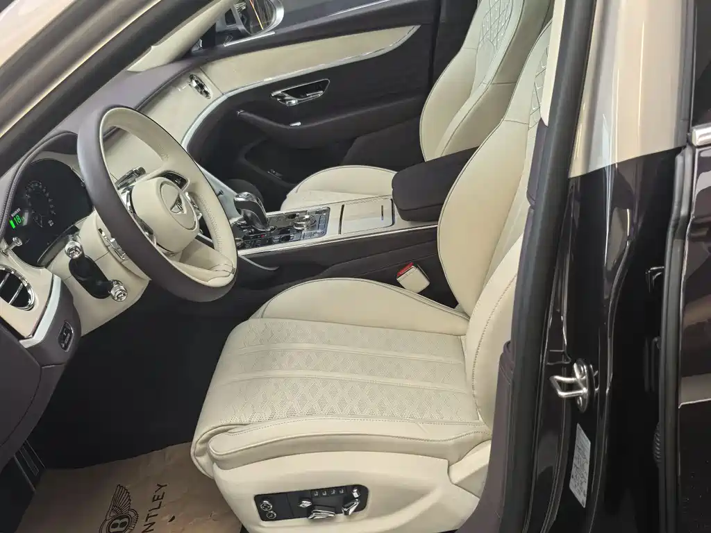 Bentley Flying Spur — фото 4