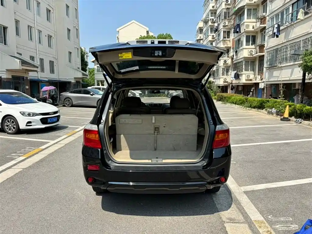 Toyota Highlander 2010 — фото 17