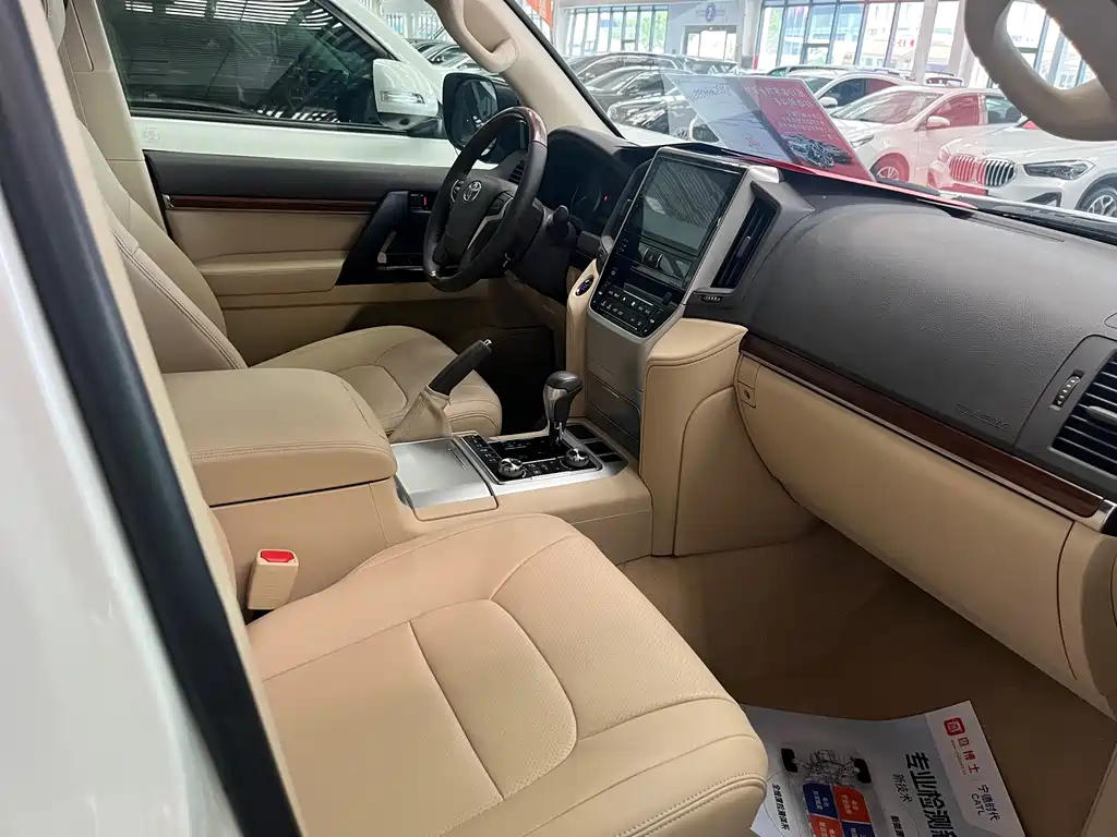Toyota Land Cruiser 2018 — фото 7