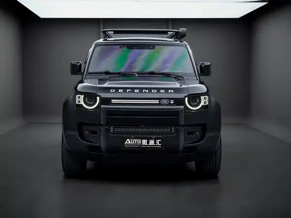 Land Rover Defender 2023