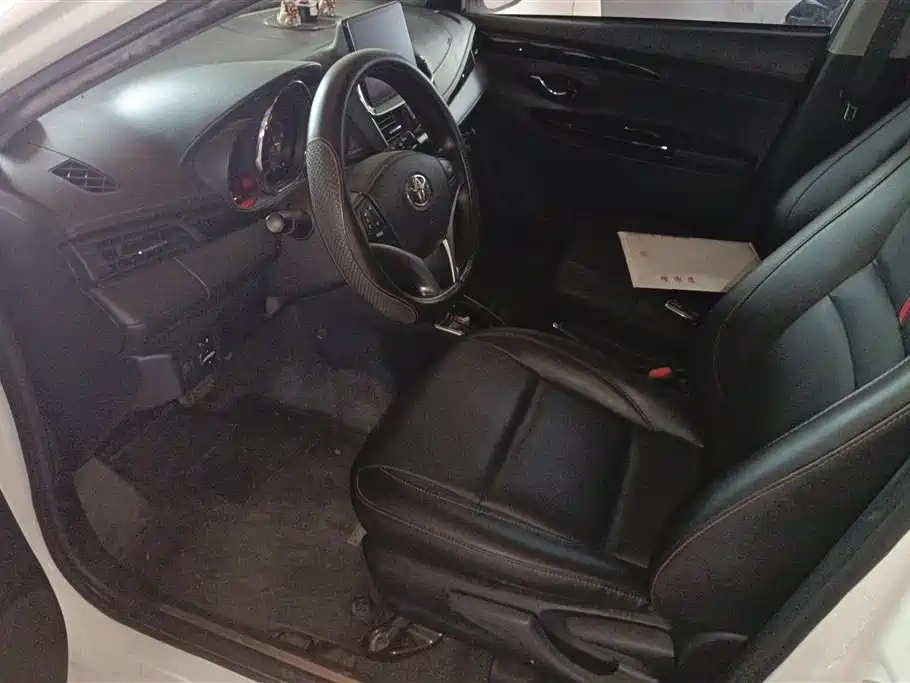 Toyota Yaris L 2022 — фото 9