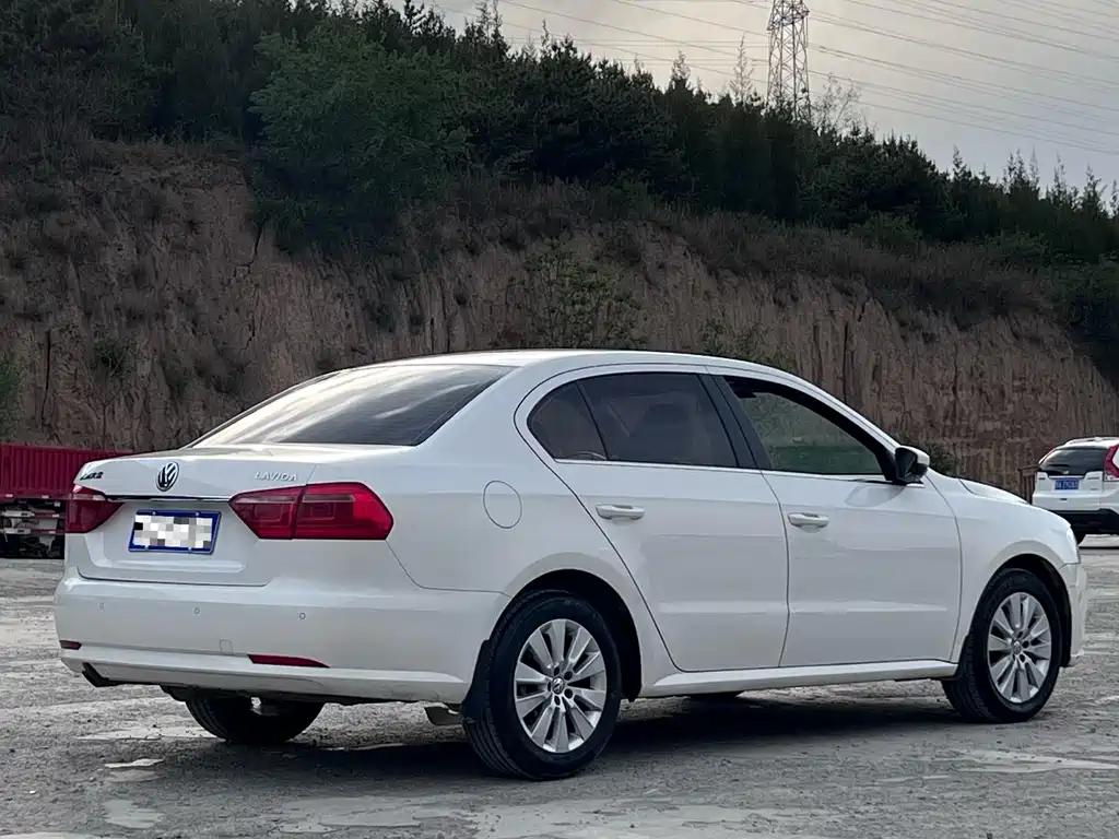 Volkswagen Lavida 2015 — фото 4