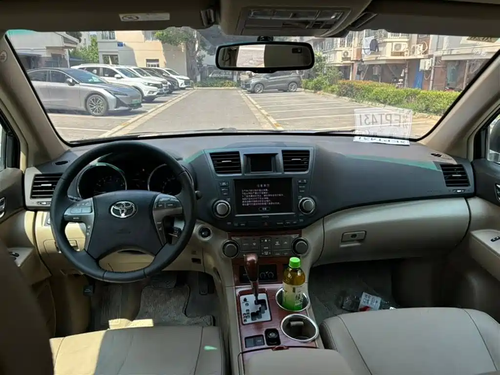 Toyota Highlander 2010 — фото 11