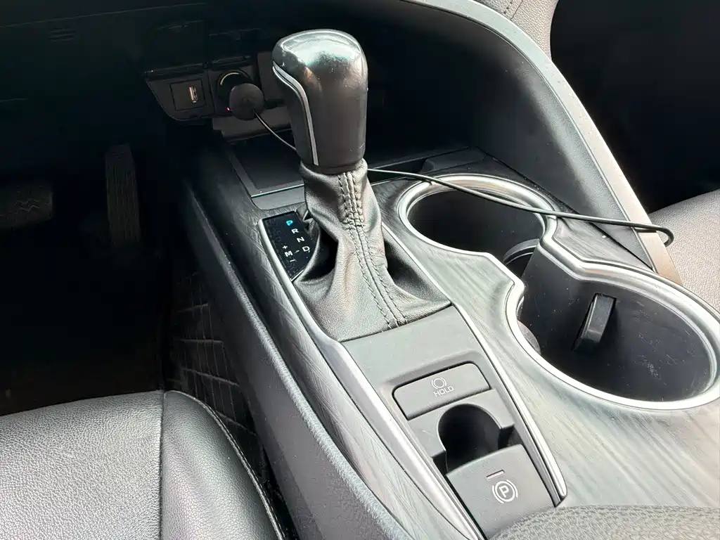 Toyota Camry 2023 — фото 11