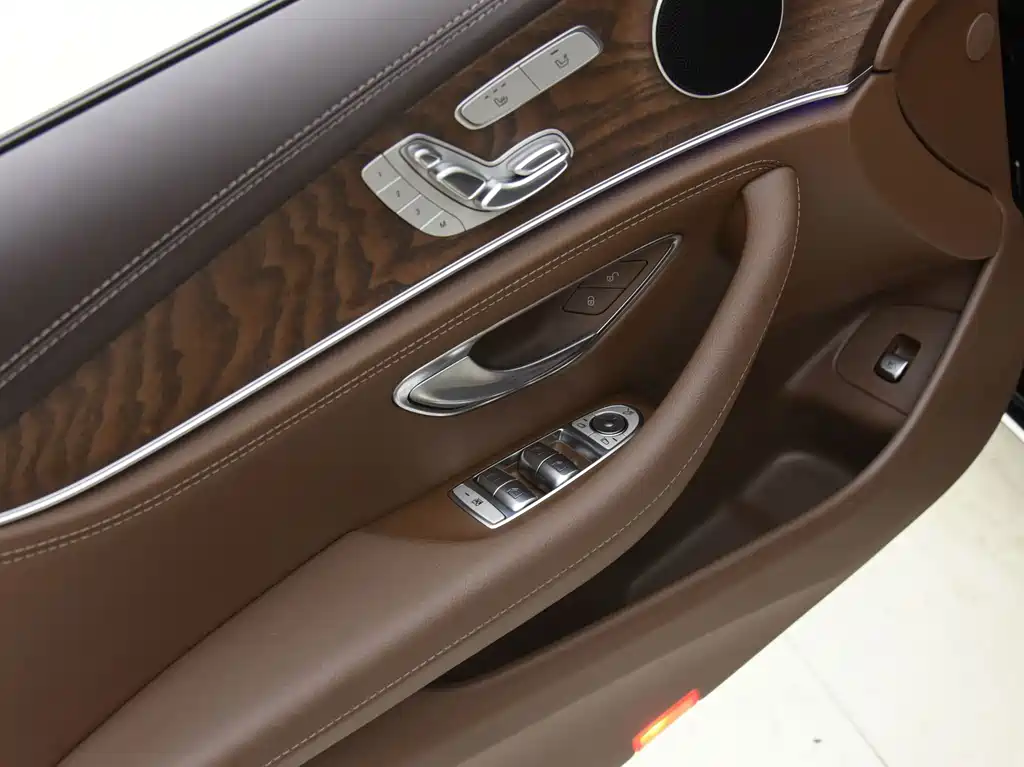 Mercedes-Benz E-Class 2023 — фото 8