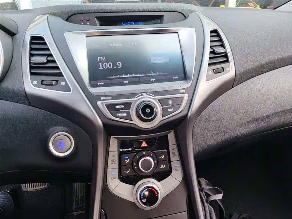 Hyundai Elantra Langdong 2016 — фото 13