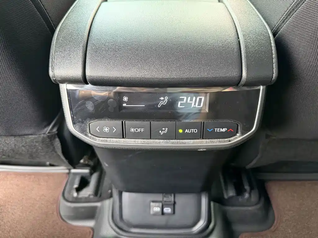 Toyota Highlander 2025 — фото 13