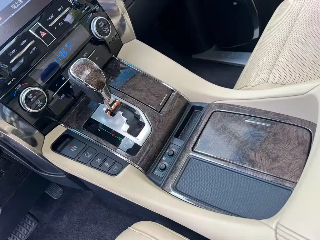 Toyota Alphard 2022 — фото 9