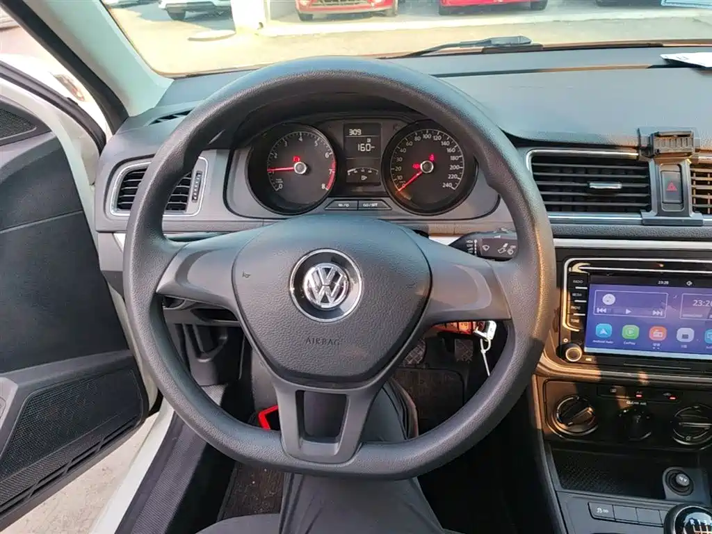 Volkswagen Lavida 2018 — фото 11