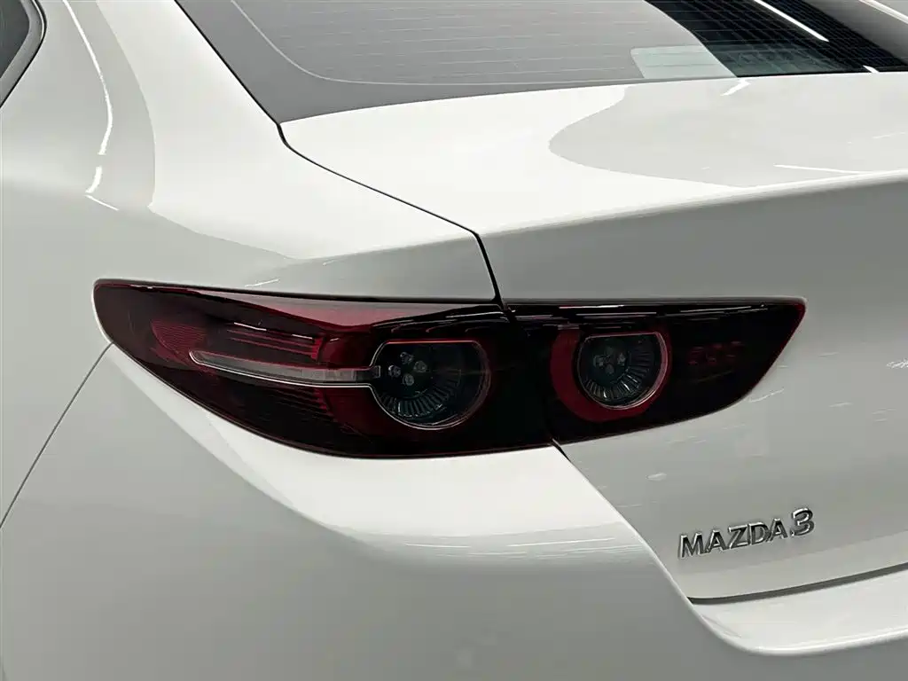Mazda 3 Axela 2024 — фото 10
