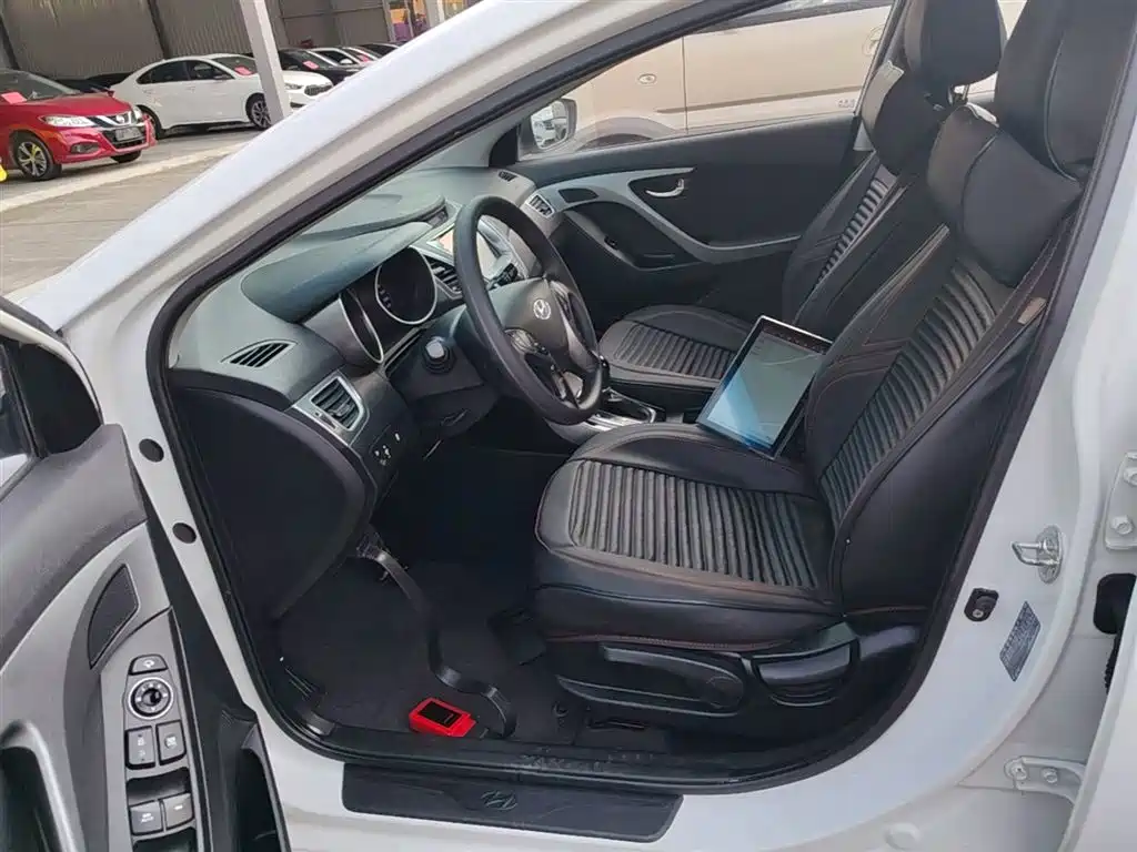 Hyundai Elantra Langdong 2016 — фото 15