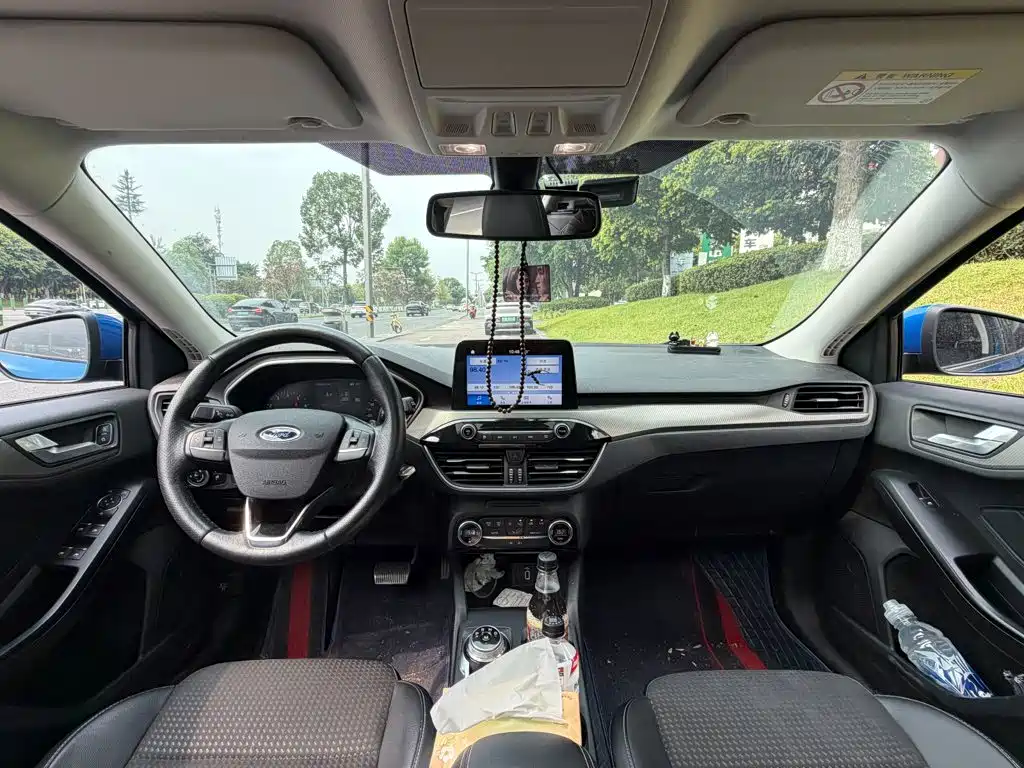 Ford Focus 2019 — фото 13