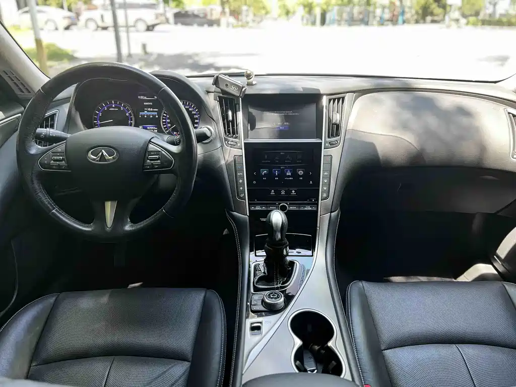 Infiniti Q50L 2017 — фото 22