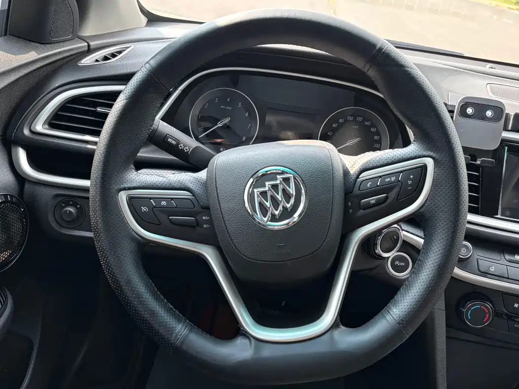 Buick Excelle 2022 — фото 11