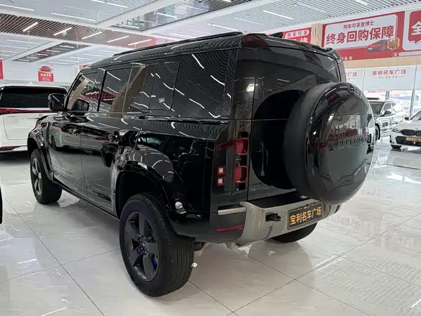 Land Rover Defender 2024