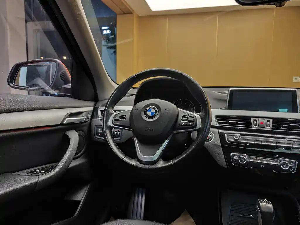 BMW X1 2018 — фото 14